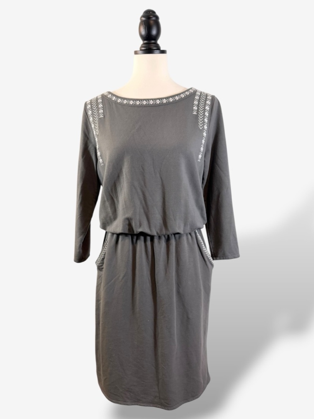 Garnet Hill Gray Embroidered Knit Dress Size S Pockets Knee Length Boho Casual